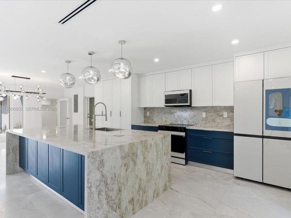 291 E Shore Dr E , Miami, FL 33133