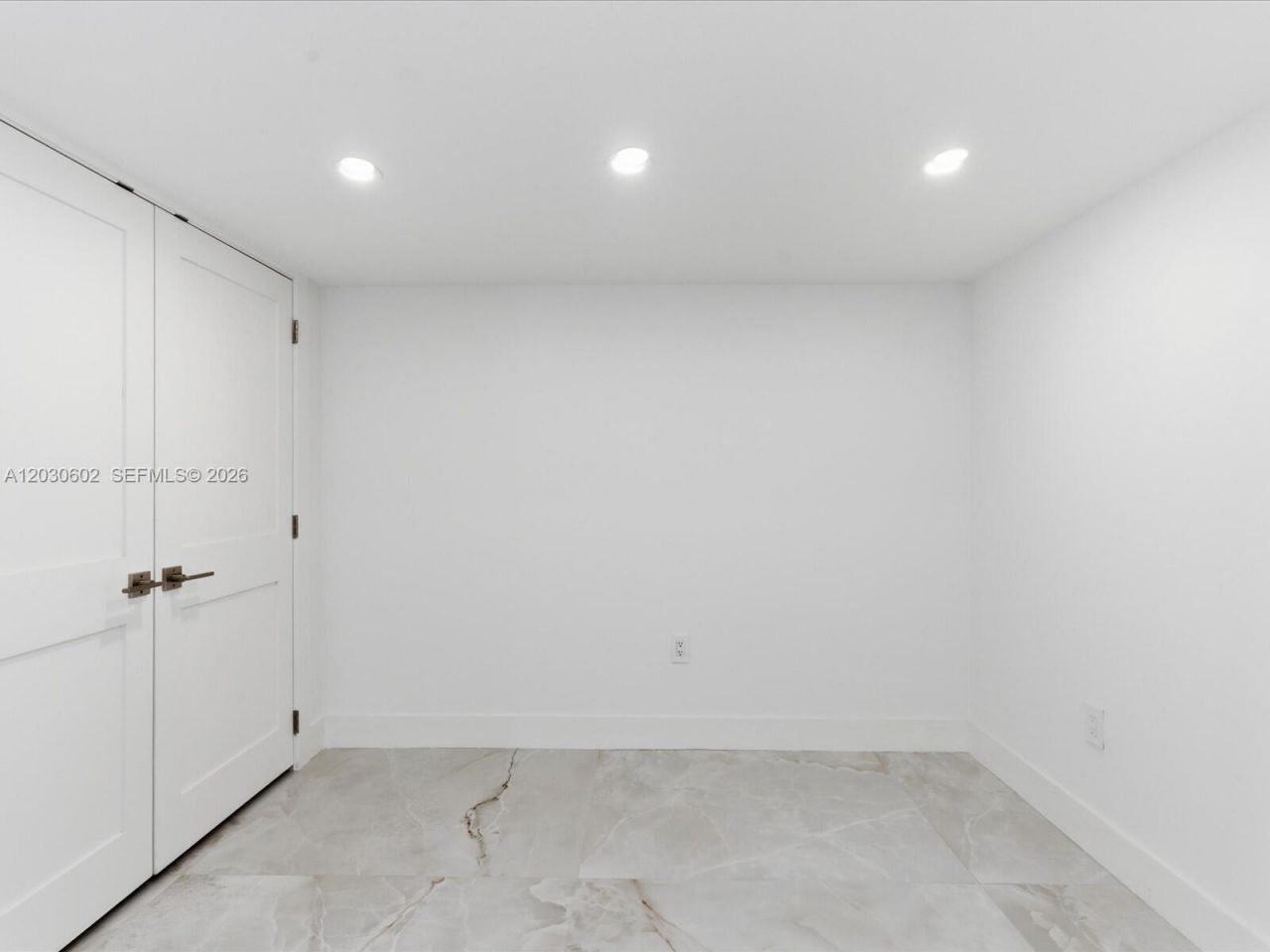 291 E Shore Dr E , Miami, FL 33133 Photo