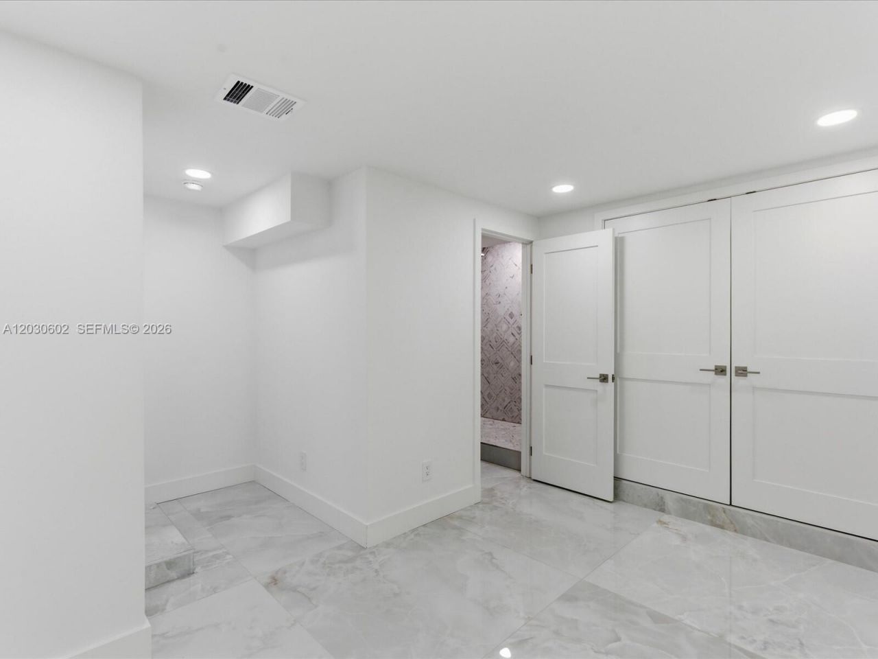291 E Shore Dr E , Miami, FL 33133 Photo