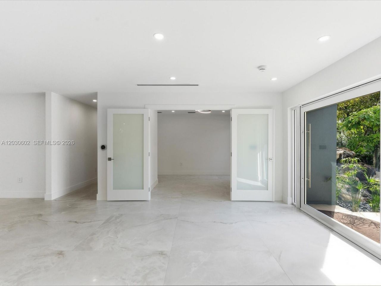 291 E Shore Dr E , Miami, FL 33133 Photo