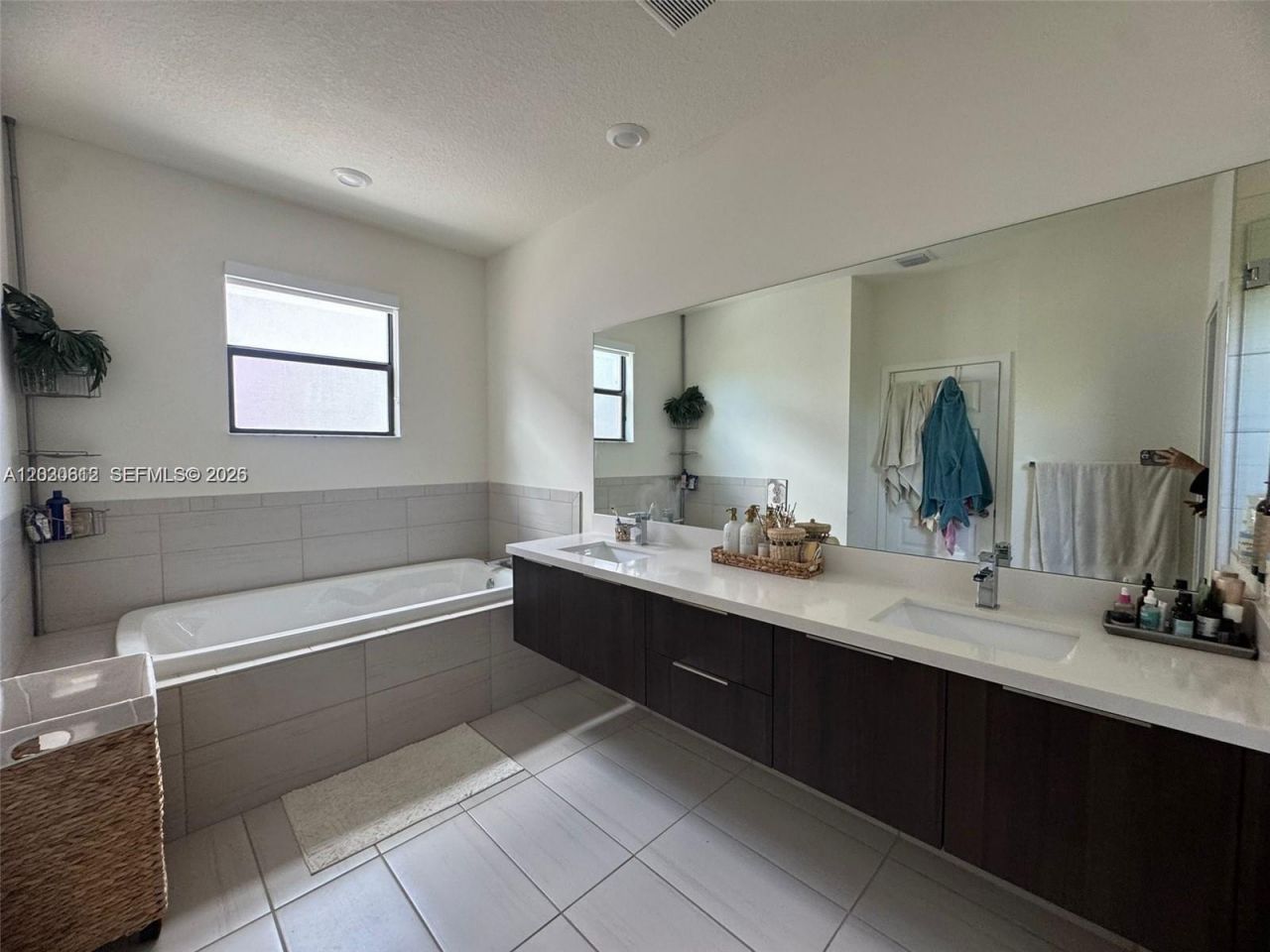 10240 NW 76th Ter , Doral, FL 33178 Photo