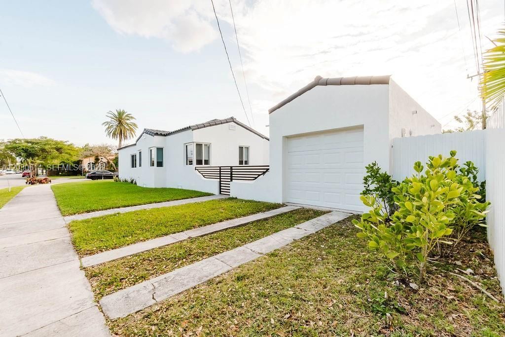2101 SW 16th Ter, Miami, FL 33145 Photo