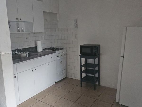 615 NE 4th St, Unit 2, Hallandale Beach, FL 33009