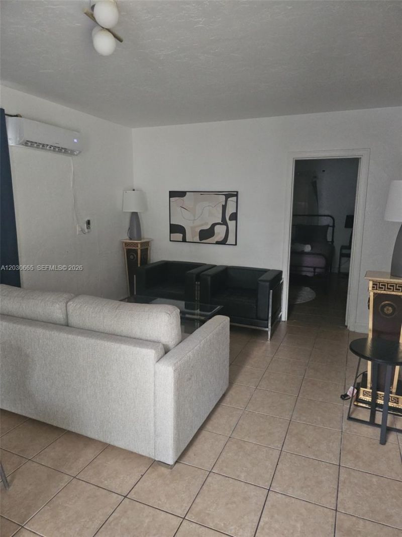615 NE 4th St, Unit 2, Hallandale Beach, FL 33009 Photo