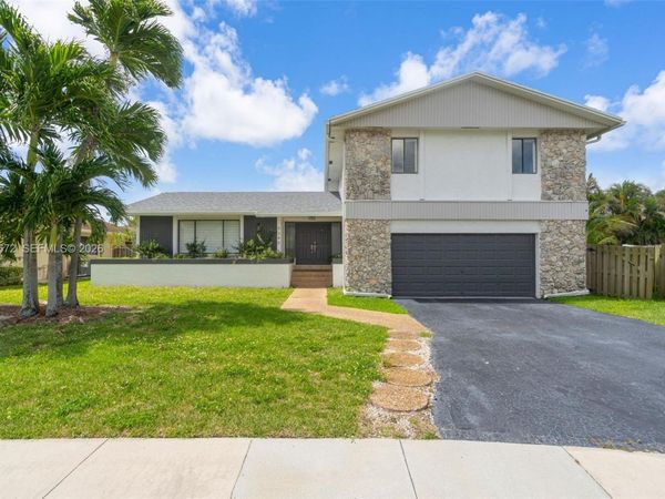9340 NW 32nd St , Sunrise, FL 33351