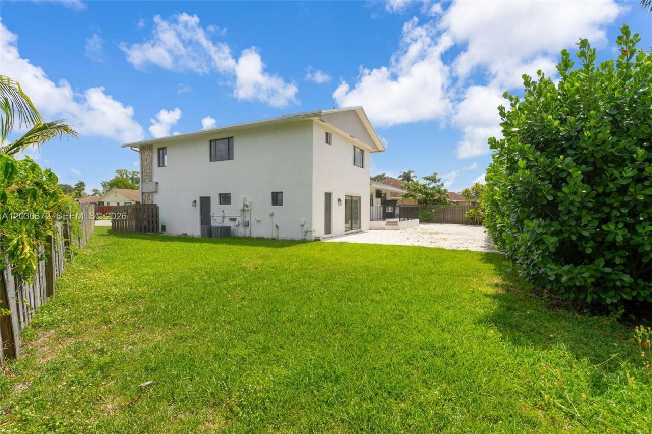 9340 NW 32nd St , Sunrise, FL 33351 Photo