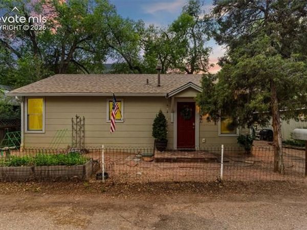 227 Pilot Knob Avenue, Manitou Springs, CO 80829