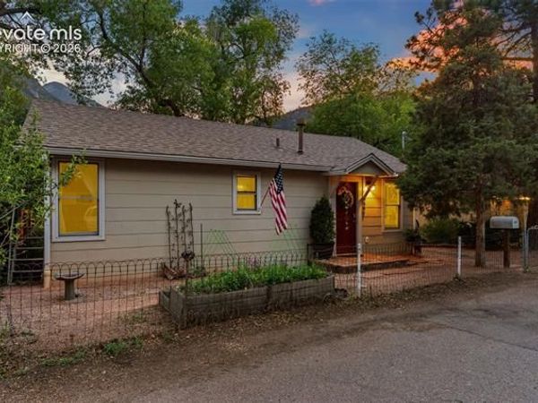 227 Pilot Knob Avenue, Manitou Springs, CO 80829