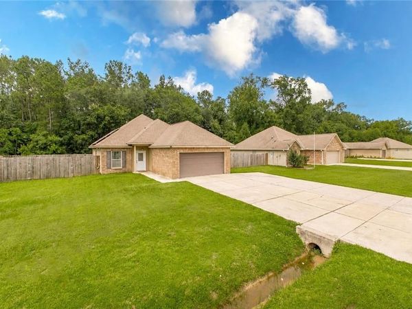 18089 BASS LAKE Trail, Ponchatoula, LA 70454