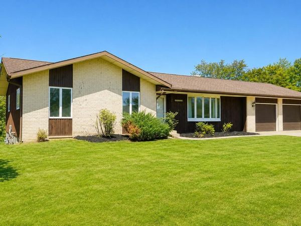 N1149 Brookside DRIVE, La Crosse, WI 54601