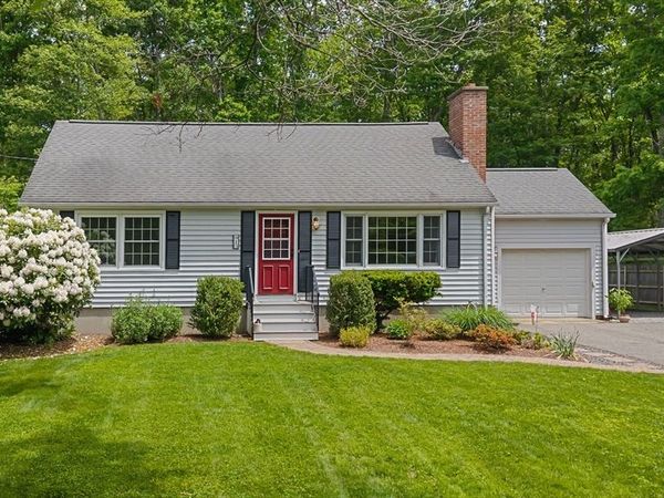 13 Greenwood Ave, Dudley, MA 01571