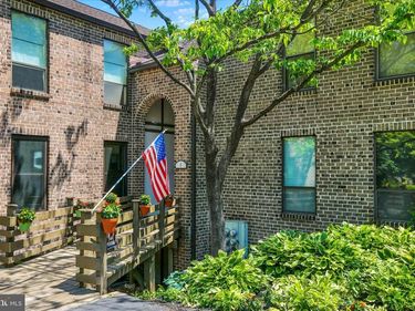 8 A FAIRWAY ROAD, READING, PA 19607