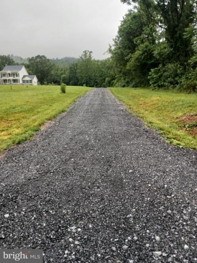 5201 CAROLYNS WAY, LINDEN, VA 22642