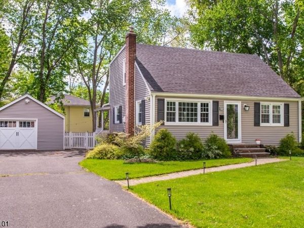 18 Columbia Ave, Berkeley Heights, NJ 07922