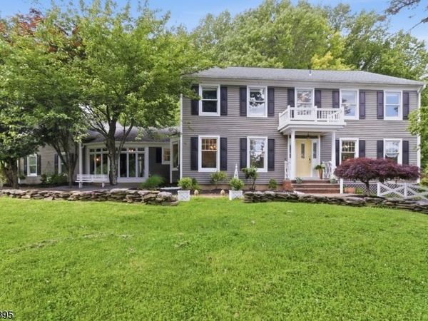 6 Fawn Ridge Rd, Clinton, NJ 08833