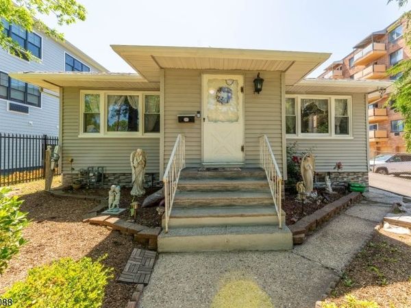 72 Clarendon Pl, Hackensack, NJ 07601