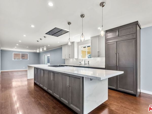 5502 S Chariton Avenue, Los Angeles, CA 90056