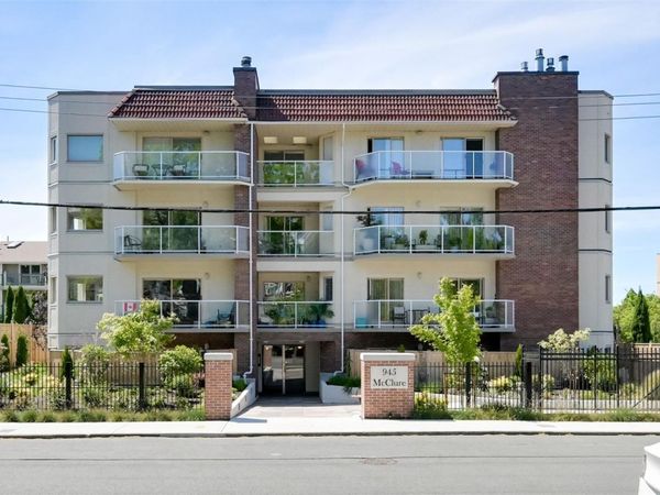 945 McClure St, Unit #404, Victoria, BC V8V 3E8