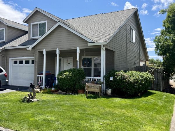 1902 Pebble Way, Medford, OR 97504