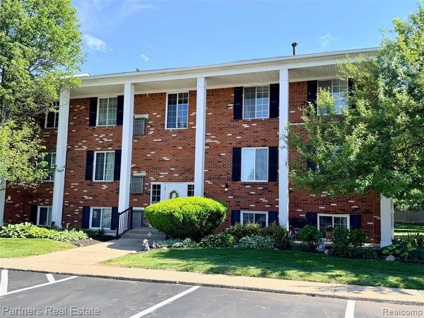 507 W Highland Road , Howell, MI 48843