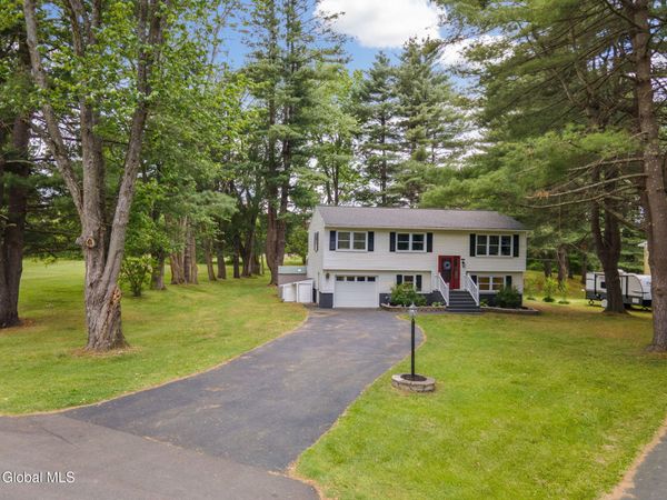 247 Pinewood Drive, Schenectady, NY 12303