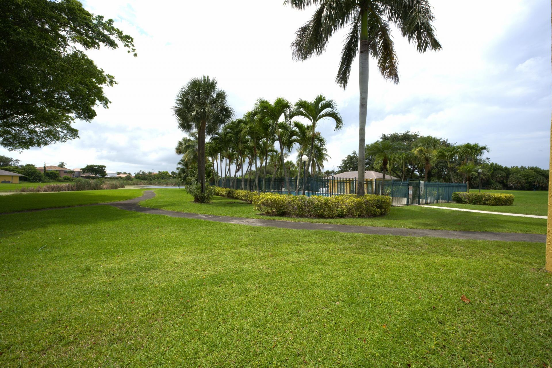 1617 Meadows Circle W, Boynton Beach, FL 33436 Photo