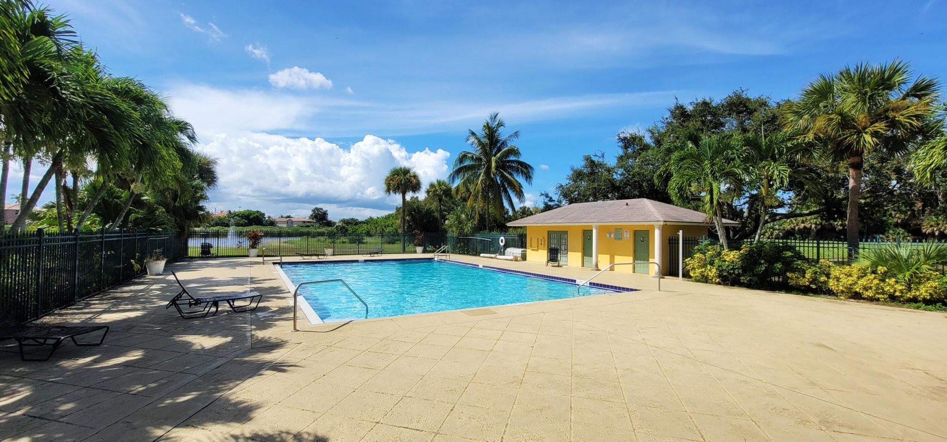 1617 Meadows Circle W, Boynton Beach, FL 33436 Photo