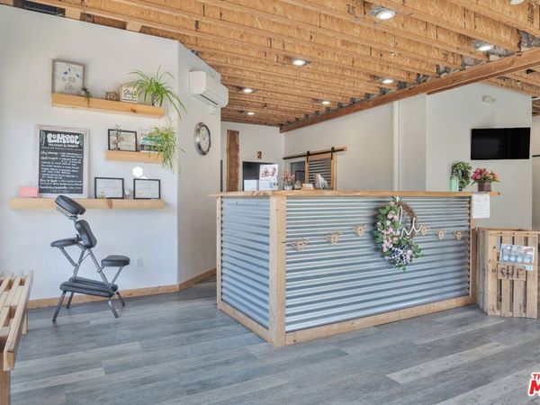 203 W Central Avenue , Lompoc, CA 93436