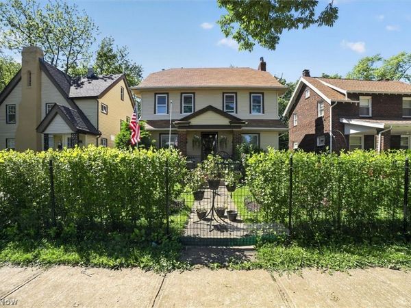 1066 Nela View Road, Cleveland Heights, OH 44112
