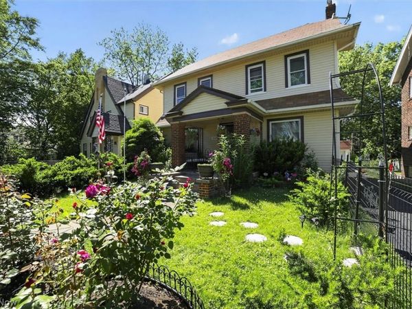 1066 Nela View Road, Cleveland Heights, OH 44112