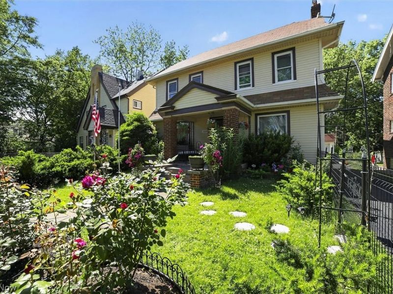 1066 Nela View Road, Cleveland Heights, OH 44112 Photo 2