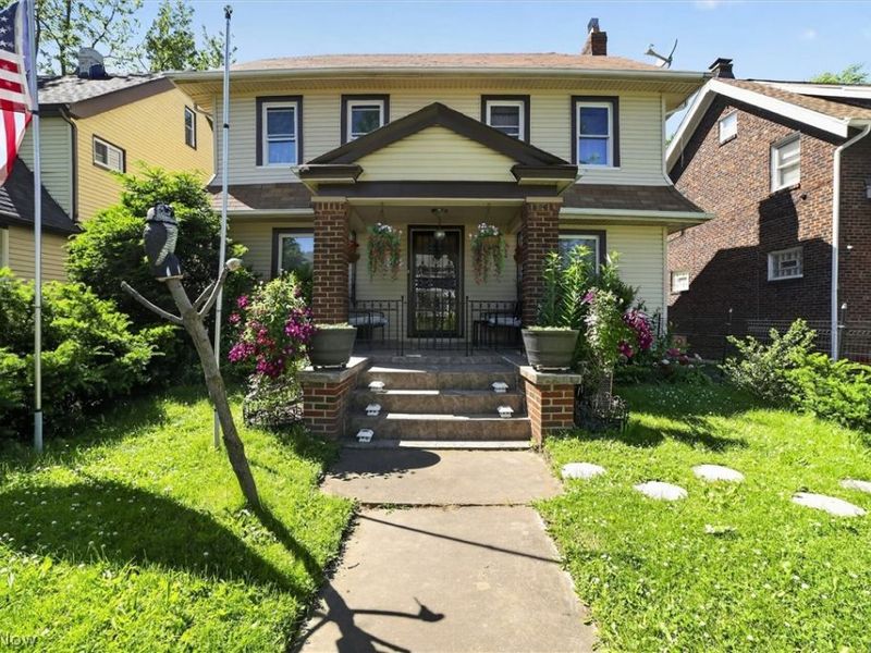 1066 Nela View Road, Cleveland Heights, OH 44112 Photo 3