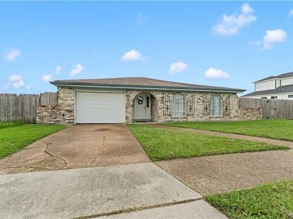 3409 PLAZA Drive , Chalmette, LA 70043