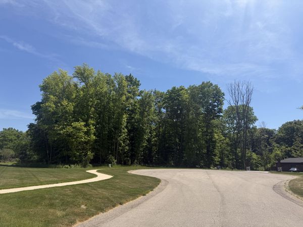 6306 Applewood Acres Drive NE, Comstock Park, MI 49321