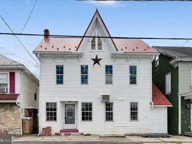 1019 W MAIN STREET, VALLEY VIEW, PA 17983