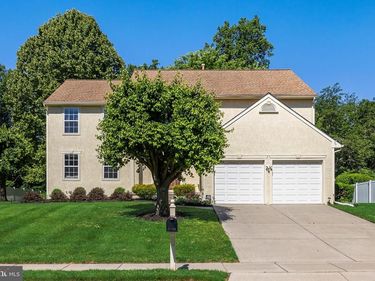 17 ADAMS DRIVE, BURLINGTON, NJ 08016