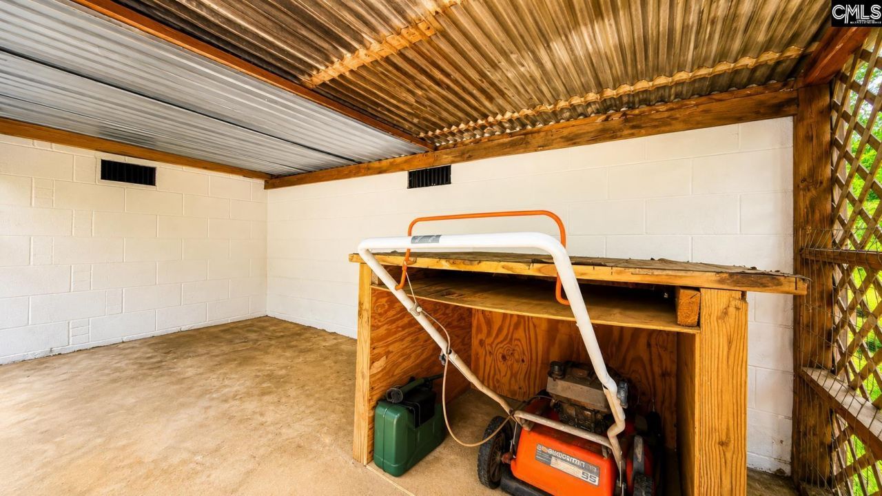 1612 Adella Street  Photo 5