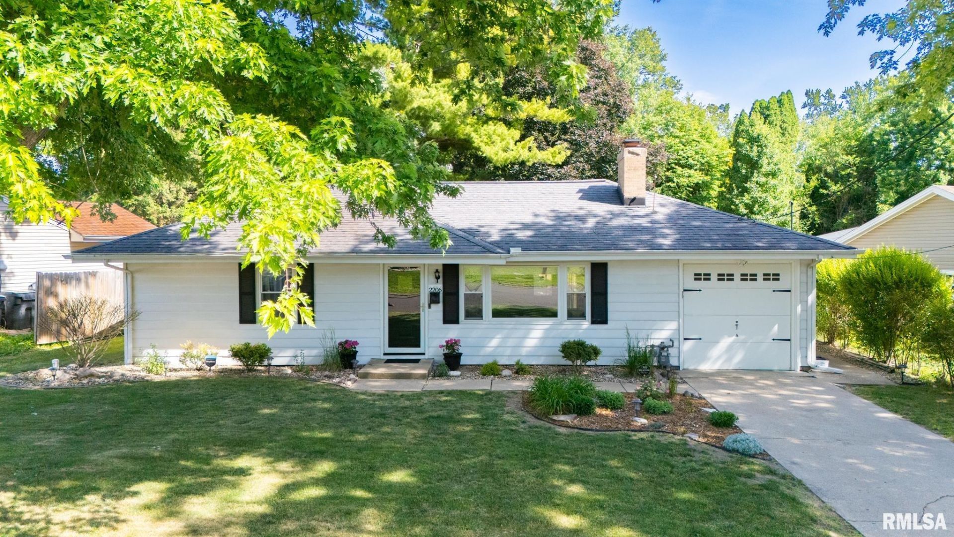 2206 Glendale Avenue, Pekin, IL 61554 Main Photo