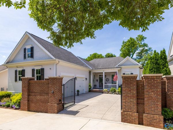 37 Hillcrest Avenue NW, Huntsville, AL 35806