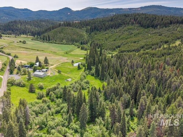 1035 Davis Road, Viola, ID 83872