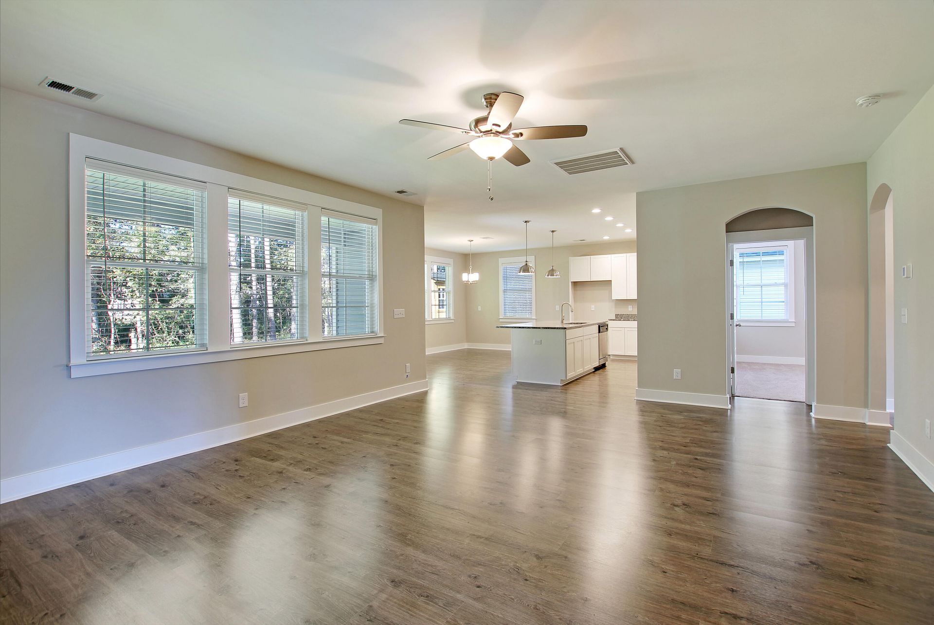 222 Creek Pointe Drive Photo 5