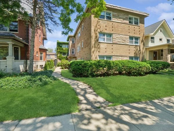 1528 W Chase Avenue, Unit 2C, Chicago, IL 60626