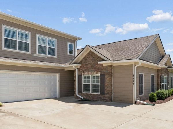 2423 Stonecenter Ln, Murfreesboro, TN 37128