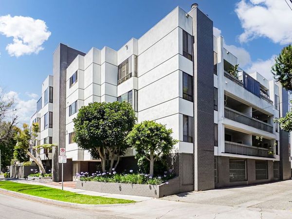 1220 Roxbury Drive , Unit 302, Los Angeles, CA 90035
