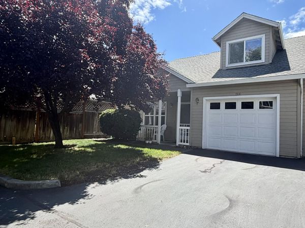 1914 Pebble Way, Medford, OR 97504
