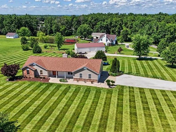 151 Plantation Drive, Troy, MO 63379