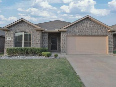 7041 Seton Hall Drive, Fort Worth, TX 76120
