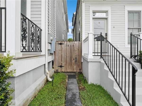 2410 VALENCE Street , Unit 2410, New Orleans, LA 70115