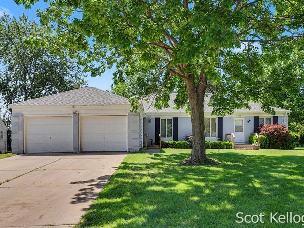 5959-5961 Crestmoor Drive SE, Kentwood, MI 49508
