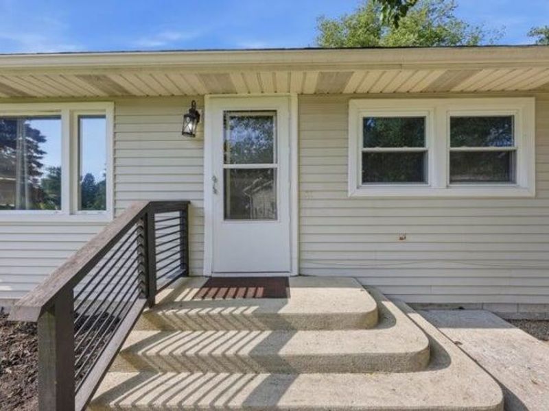 1155 W Choctaw Drive, London, OH 43140 Photo 4